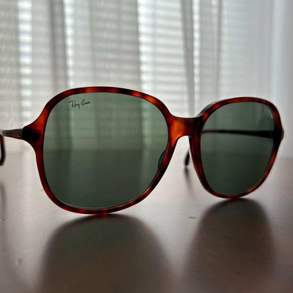 Ray-Ban Women's Tortoiseshell Green Lens Sunglasses - Picture 12 of 12